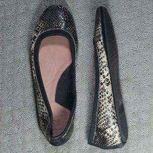 Bacio 61 Size 9.5 Snakeskin Flats